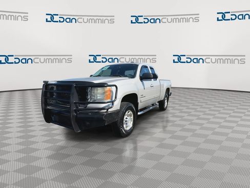 Used 2009 GMC Sierra 2500 SLT w/ SLT Convenience Package AWD/4WD image 4