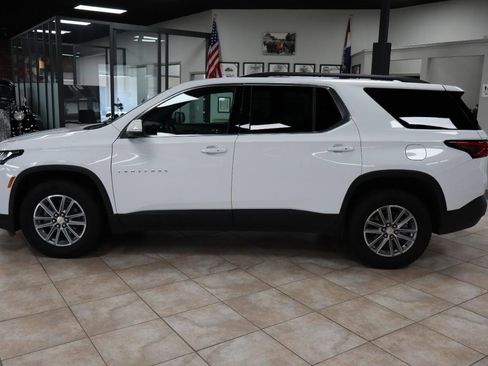 Used 2023 Chevrolet Traverse LT image 2