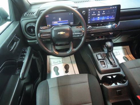 Used 2024 Chevrolet Colorado W/T image 11