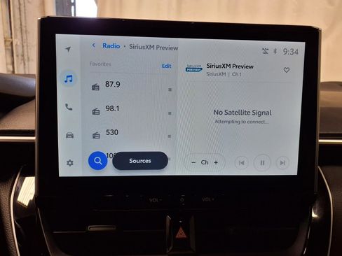 Used 2025 Toyota Corolla SE w/ SE Premium Package image 13