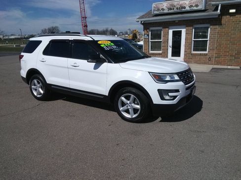 Used 2016 Ford Explorer XLT w/ Equipment Group 202A image 5