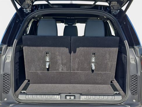 New 2025 Land Rover Discovery S image 15