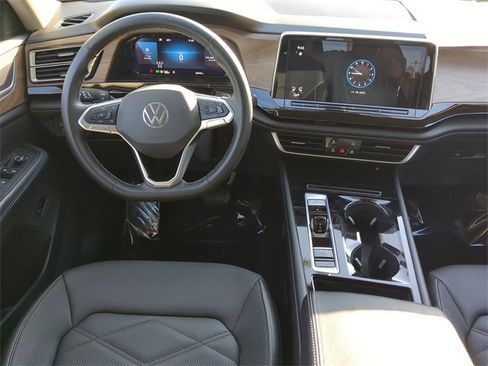 Certified 2024 Volkswagen Atlas SE image 14