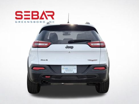 Used 2017 Jeep Cherokee Trailhawk AWD/4WD image 10