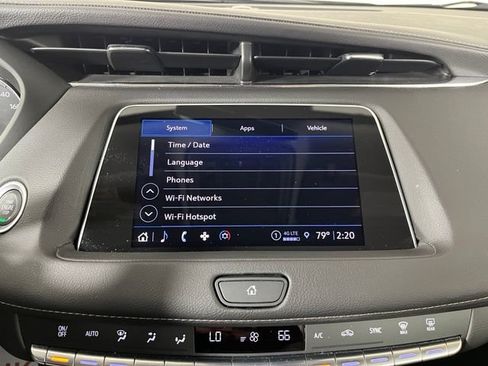 Used 2023 Cadillac XT4 Luxury w/ Cold Weather Package AWD/4WD image 31