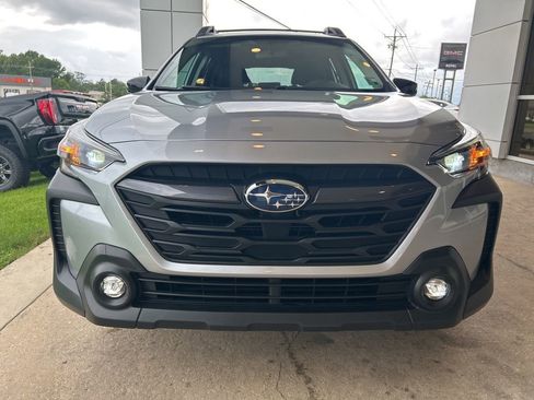 Used 2024 Subaru Outback Premium AWD/4WD image 3