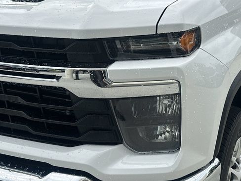 Used 2025 Chevrolet Silverado 2500 LT w/ Convenience Package AWD/4WD image 11