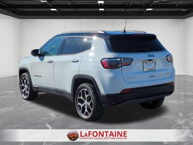 Used 2024 Jeep Compass Limited AWD/4WD image 3