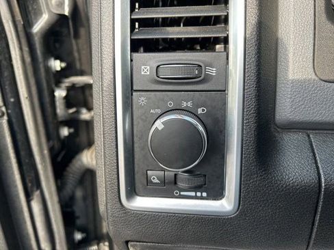 Used 2020 RAM 1500 Classic SLT image 19