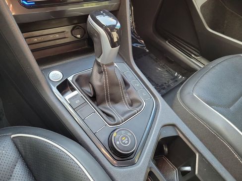 Used 2023 Volkswagen Tiguan SEL R-Line image 34