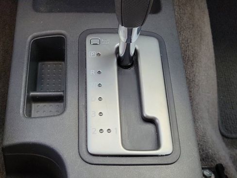 Used 2011 Nissan Frontier SV image 28