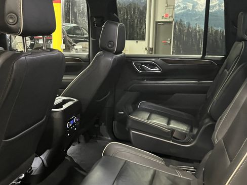 Used 2023 Chevrolet Suburban Premier image 13