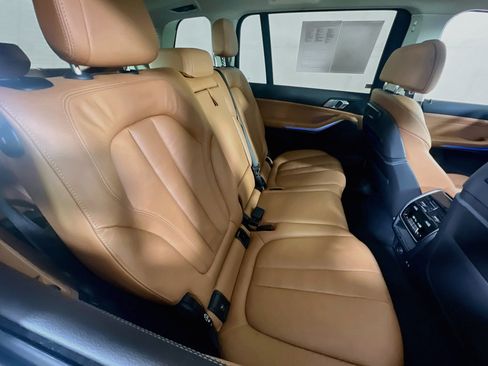 Used 2022 BMW X7 xDrive40i w/ Premium Package AWD/4WD image 27
