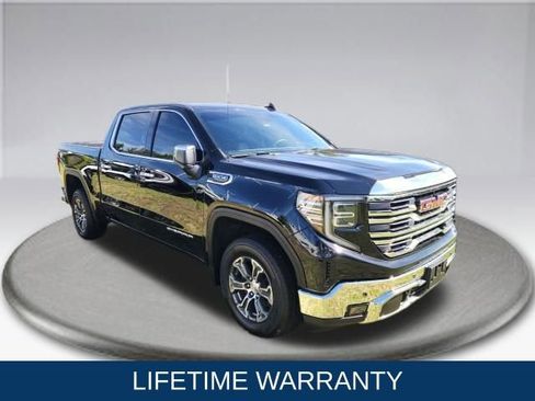 Used 2024 GMC Sierra 1500 SLT image 2