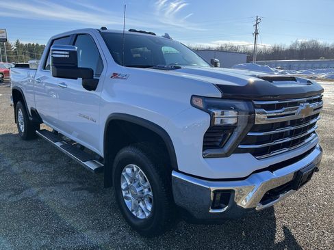 Used 2024 Chevrolet Silverado 2500 LTZ w/ LTZ Convenience Package image 9