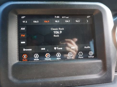 Used 2018 Jeep Wrangler Unlimited Sport S AWD/4WD image 9