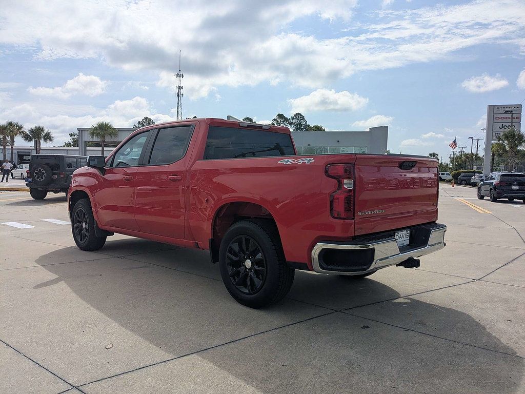 Used 2024 Chevrolet Silverado 1500 LT AWD/4WD image 5