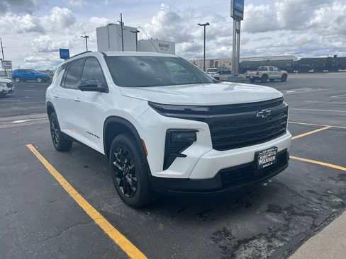 New 2026 Chevrolet Traverse LT image 1