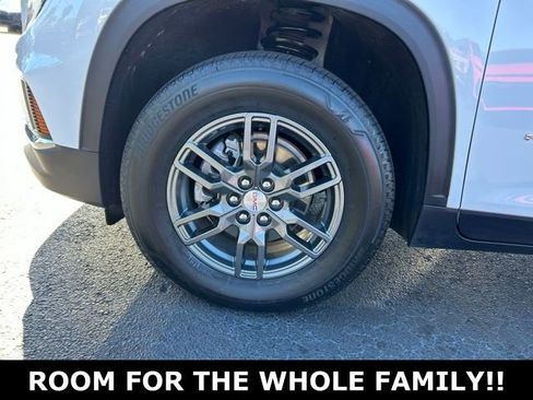 Used 2025 GMC Acadia Elevation image 9