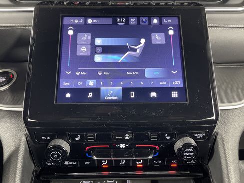 Used 2023 Jeep Grand Cherokee Laredo w/ Luxury Tech Group I image 24