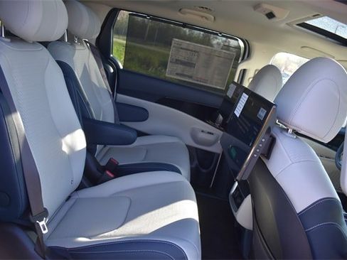 New 2026 Kia Carnival SX Prestige image 18