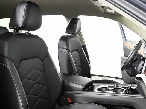 Certified 2025 Volkswagen Atlas SE image 14