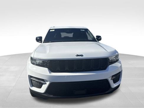 New 2025 Jeep Grand Cherokee Altitude image 2