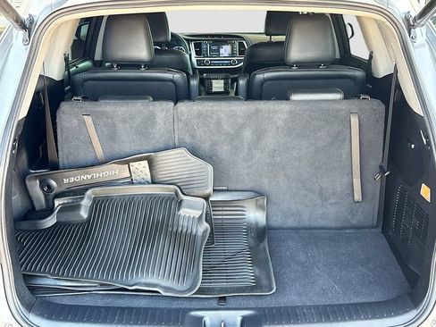 Used 2017 Toyota Highlander Limited AWD/4WD image 29