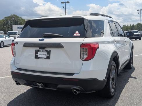 Certified 2021 Ford Explorer XLT w/ Equipment Group 202A RWD image 3