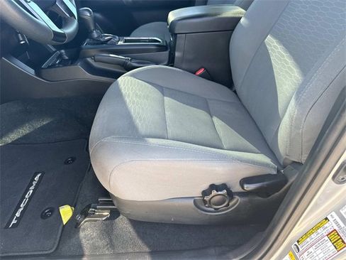 Used 2018 Toyota Tacoma SR image 19
