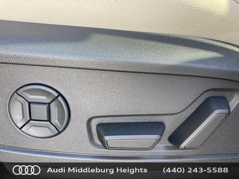 Used 2025 Audi Q5 Premium w/ Convenience Package AWD/4WD image 16