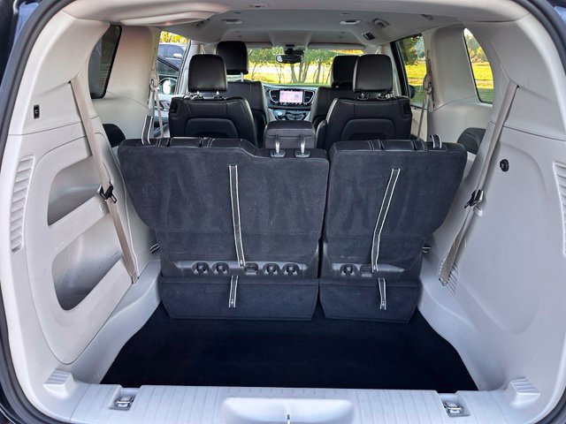 Used 2024 Chrysler Pacifica Touring-L FWD image 13