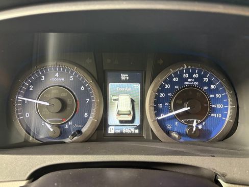 Used 2018 Toyota Sienna XLE w/ XLE Navigation Package image 17