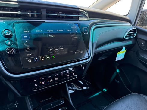 Used 2023 Chevrolet Bolt LT w/ Infotainment Package FWD image 12