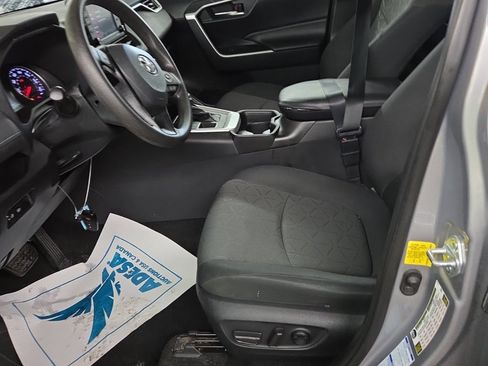 Used 2021 Toyota RAV4 XLE AWD/4WD image 3