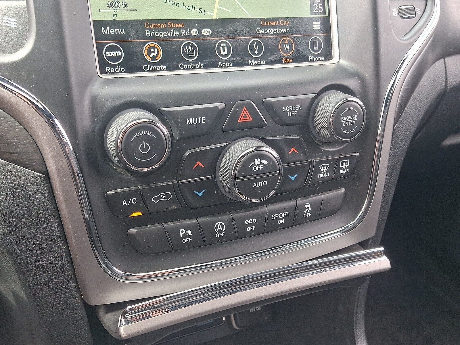 Used 2018 Jeep Grand Cherokee Altitude AWD/4WD image 16