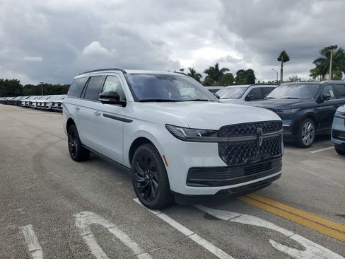 New 2025 Lincoln Navigator Reserve w/ Jet Appearance Package AWD/4WD image 31