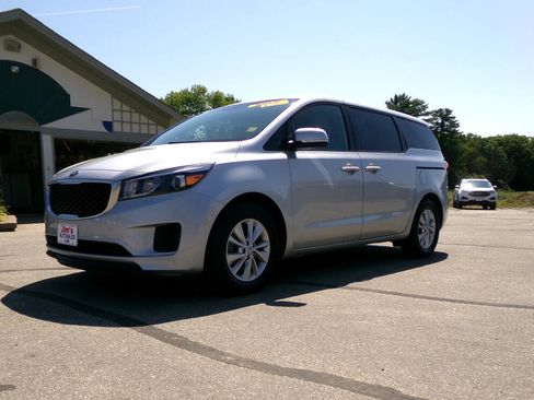 Used 2018 Kia Sedona L image 8