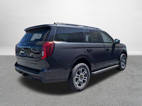 New 2026 Ford Expedition Active image 3