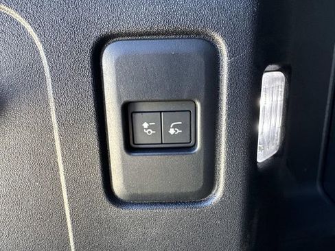 Used 2023 Land Rover Defender 110 X-Dynamic SE AWD/4WD image 14