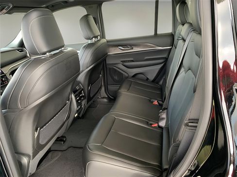 New 2025 Jeep Grand Cherokee Limited w/ Black Appearance Package image 60