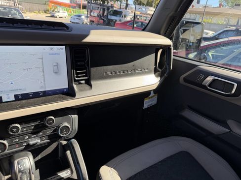 Used 2022 Ford Bronco Wildtrak image 23