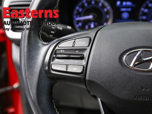 Used 2022 Hyundai Venue Limited image 15