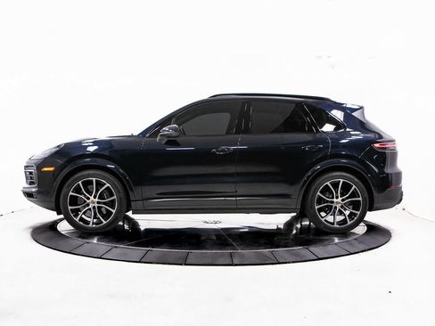 Certified 2023 Porsche Cayenne Platinum Edition w/ Assistance Package image 2