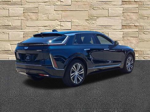 Certified 2024 Cadillac Lyriq Luxury AWD/4WD image 4