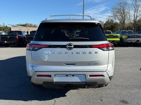 New 2025 Nissan Pathfinder SL w/ SL Premium Package image 6