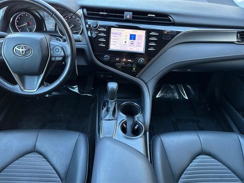 Used 2019 Toyota Camry SE image 4