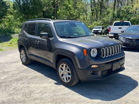 Used 2018 Jeep Renegade Latitude w/ Advanced Technology Group AWD/4WD image 10