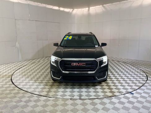 Used 2024 GMC Terrain SLE w/ Driver Convenience Package FWD image 21