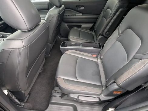Certified 2025 Nissan Pathfinder SL w/ SL Premium Package FWD image 18